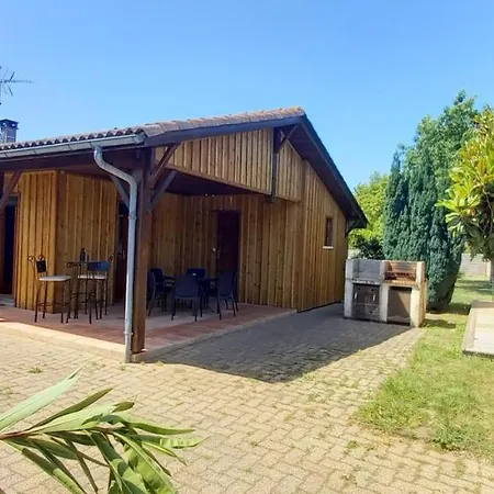 Maison Au Calme Avec Dependance Ferienhaus *